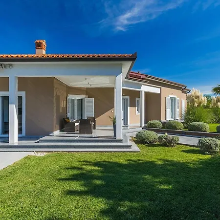 Deep Blue 4* Raša