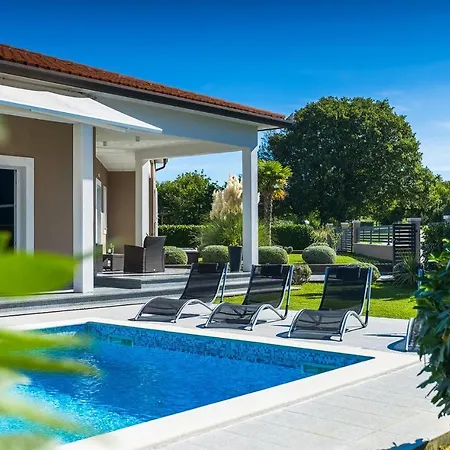 Deep Blue 4* Raša